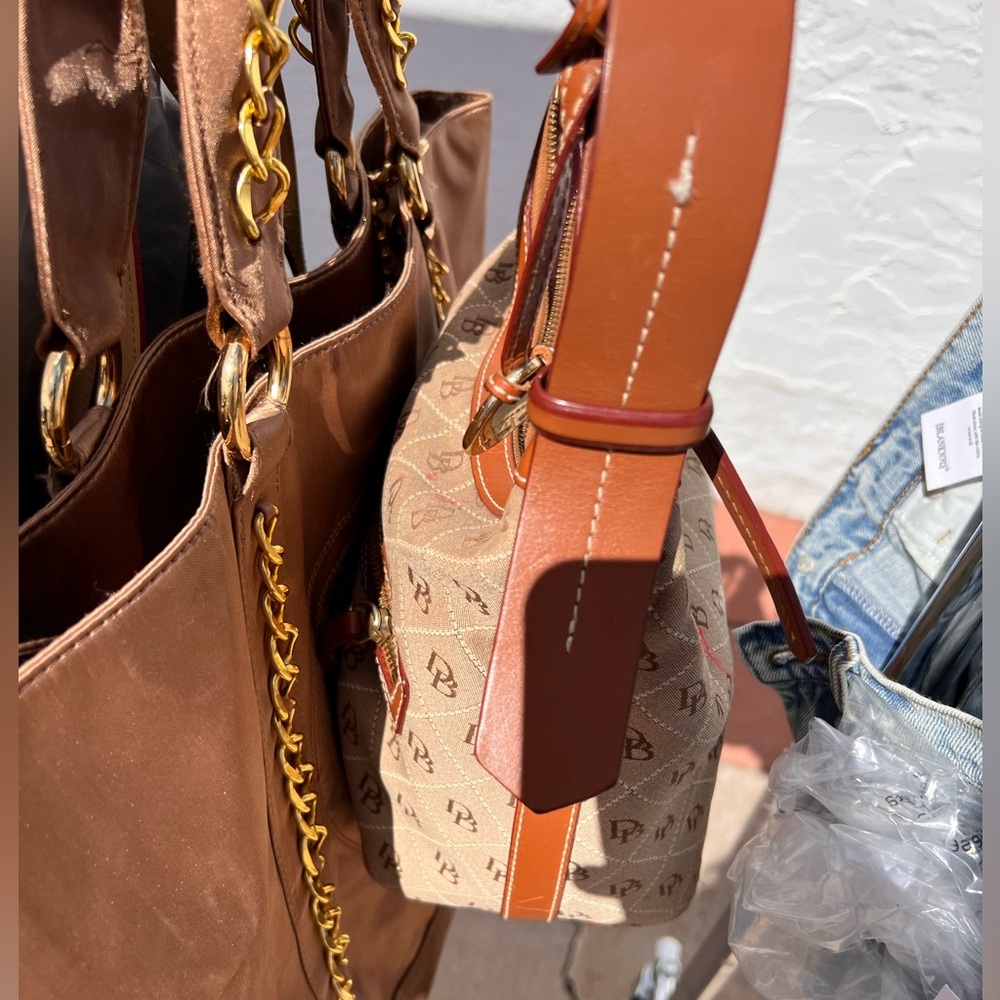 Dooney & Bourke shoulder tote